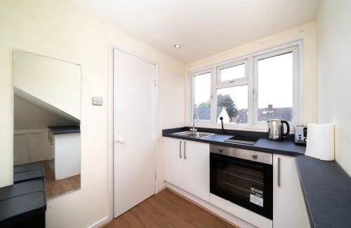 Southgate Maison | Charming 2BR House on Avenue Road