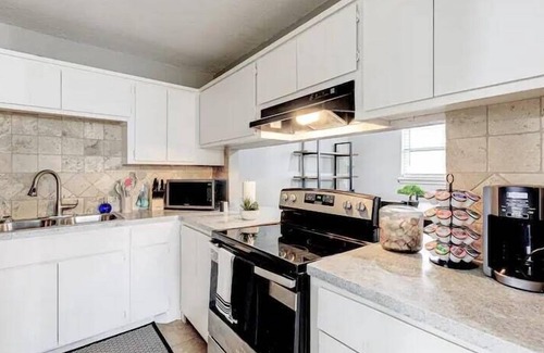 Lawton Appartement | Charming 2BR in Central Lawton - Near Fort Sill!