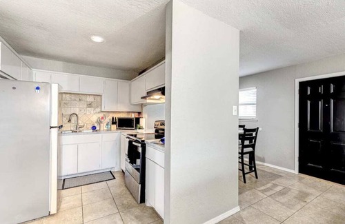 Lawton Appartement | Charming 2BR in Central Lawton - Near Fort Sill!