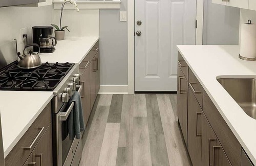 West Lakeview Appartement | Charming 2BR in Vibrant Lakeview
