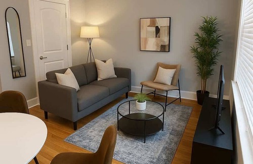 West Lakeview Appartement | Charming 2BR in Vibrant Lakeview