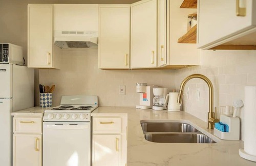 Rowlett Maison | Charming 2BR Lakeside Guest House