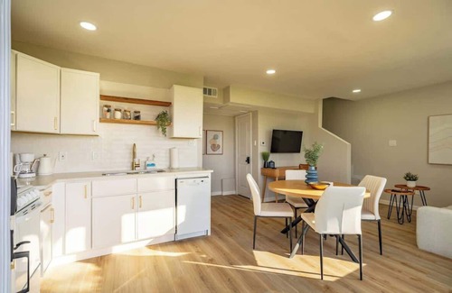Rowlett Maison | Charming 2BR Lakeside Guest House