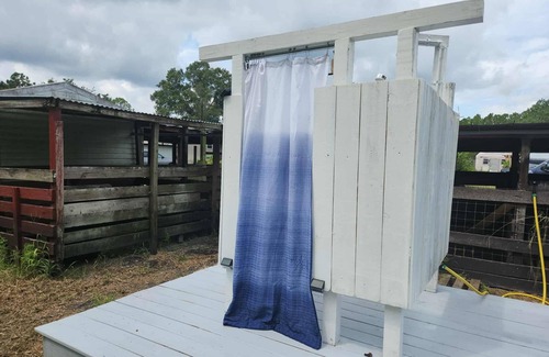 Keystone Heights Maison | Charming 2BR RV w/ AC, Near Lakes & Parks — Perfect for Families