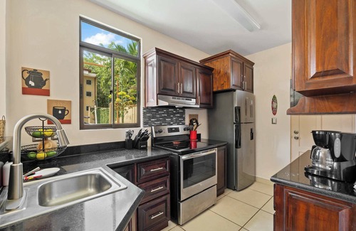 Coco Copropriété | Charming 2 BD Villa with Pool Access