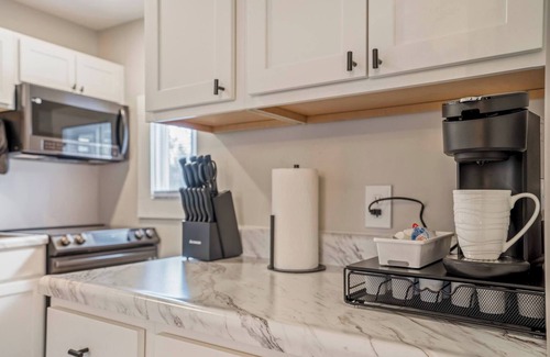Weinland Park Maison | Modern Home w/ Hot Tub - Walk to OSU & Short North