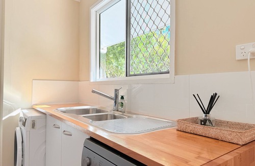 Paddington Maison | Charming 2BR with Yard&Parking