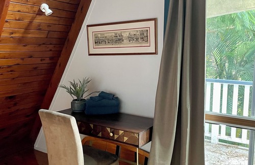 North Tamborine Chalet De Ski | Charming 3-bedroom Chalet in the heart of superb Tamborine Mountain