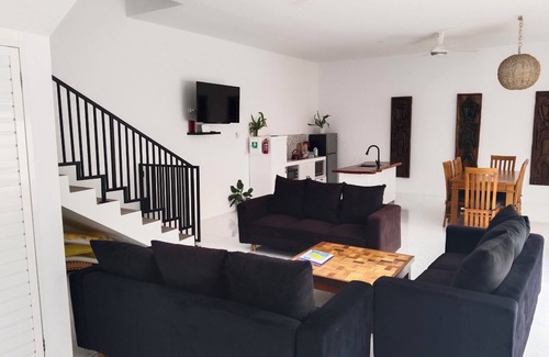 Senggigi Maison | Charming 3-bedroom villa with AC and WiFi in serene Nusa Tenggara Bar