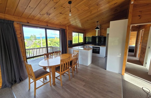 Pukehangi Maison | Charming 3-bedroom house, close to all amenities, Redwoods, city and attractions
