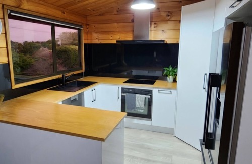 Pukehangi Maison | Charming 3-bedroom house, close to all amenities, Redwoods, city and attractions