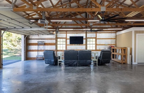 Bethpage Maison | Charming 3 bed, 2.5 bath farmhouse with hot tub, firepit, and seasonal pool!