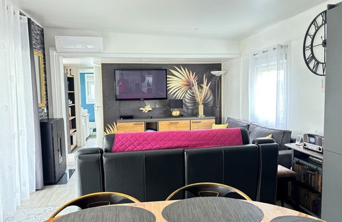 Sainte-Foy Chalet De Ski | Cottage Luxe 3 Chambres, Jacuzzi, Piscine et Parking à 12 km des Sables d'Olonne