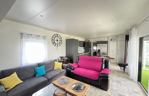 Sainte-Foy Chalet De Ski | Cottage Luxe 3 Chambres, Jacuzzi, Piscine et Parking à 12 km des Sables d'Olonne