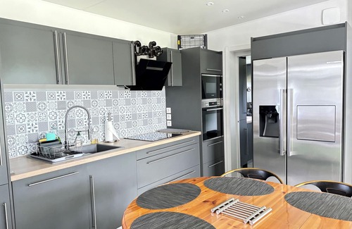 Sainte-Foy Chalet De Ski | Cottage Luxe 3 Chambres, Jacuzzi, Piscine et Parking à 12 km des Sables d'Olonne