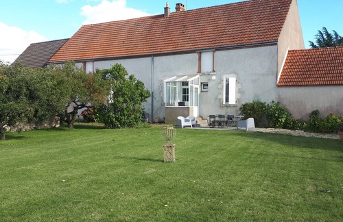 Mareau-aux-Pres Cottage | Gîte Champêtre à Mareau-aux-Prés: Terrasse, Jardin, et Confort pour 6 personnes