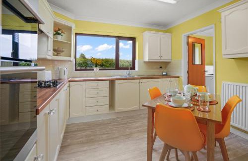 Runham Maison | Charming 3-Bed House Sleeps 6 in Rural Setting