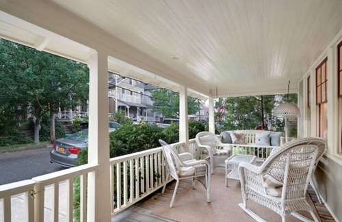 Ocean Grove Maison | Charming 3-bedroom bungalow in Ocean Grove with WiFi and AC