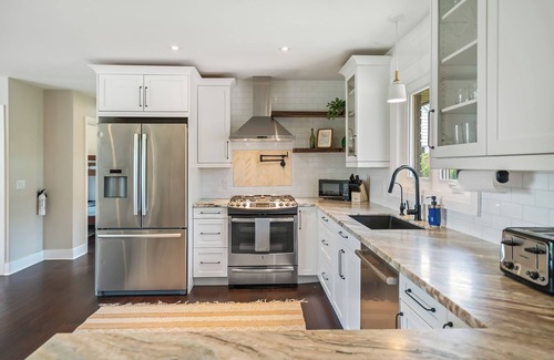 Port Weller Maison | Charming 3-Bedroom Orchard Retreat with Private Pool & Sauna | Sleeps 7