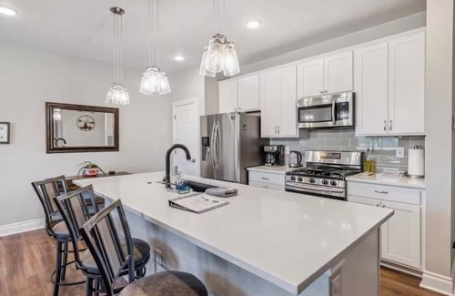 Commerce City Maison | Charming 3-bedroom townhome with AC, WiFi in enjoyable Commerce City