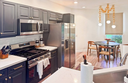 Newport Coast Copropriété | Charming 3-bedroom condo in Newport Coast, renovated by a top designer in 2023.