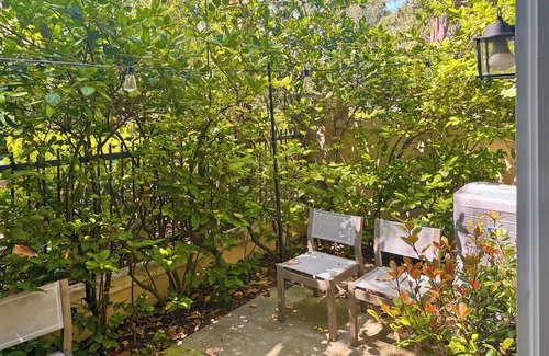 Newport Coast Copropriété | Charming 3-bedroom condo in Newport Coast, renovated by a top designer in 2023.