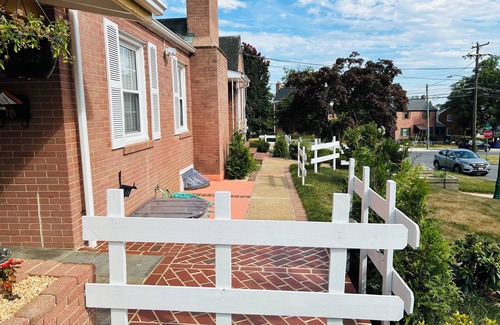 Silver Spring Maison | Charming 3-bedroom house with WiFi and AC in Silver Spring