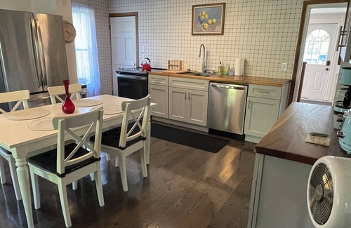 Valois Maison | Charming 3-Bedroom, 1-Bathroom; Farmhouse on Seneca Lake Wine Trail