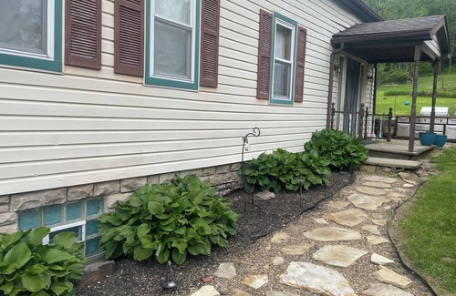 Wildwood Maison | Charming 3 bedroom 1 bath house located 15 min away from Oakmont Country Club.