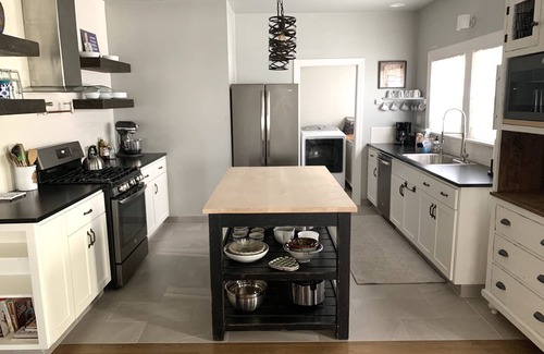 Lodi Maison | Charmante maison de 3 chambres et 2 salles de bain située au coeur du centre-ville de Lodi