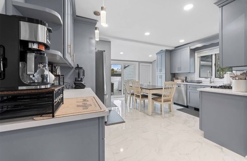 East Massapequa Appartement | Charming 3-bedroom 2-bath apartment with AC, WiFi in fabulous Amityville