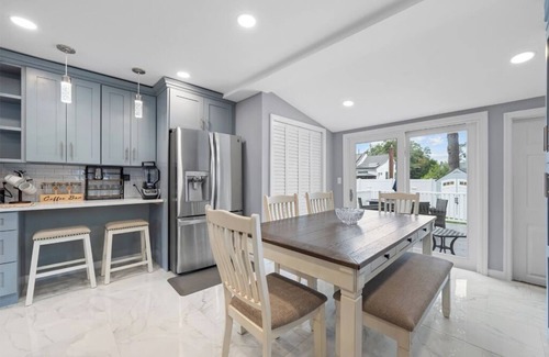 East Massapequa Appartement | Charming 3-bedroom 2-bath apartment with AC, WiFi in fabulous Amityville