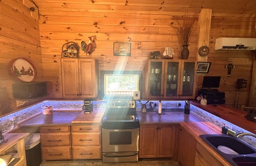 Fort McCoy Cabine | Charming 3 Bedroom, 2 Bath Custom Built Log Cabin in Ocala National Forest.