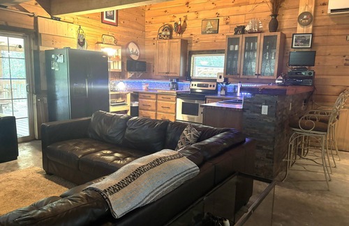 Fort McCoy Cabine | Charming 3 Bedroom, 2 Bath Custom Built Log Cabin in Ocala National Forest.