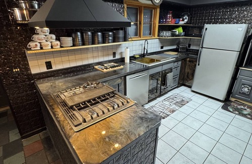 Geneva Maison | Charming 3-bedroom 5 Bed house with WiFi & extras in delightful Geneva