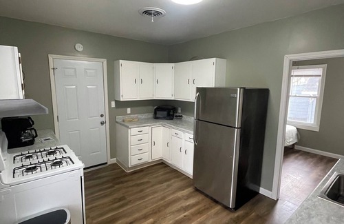 Binghamton Appartement | Charming 3-bedroom apartment in enchanting Binghamton with fenced in back yard
