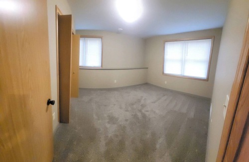 Blue Earth County Appartement | Charming 3-bedroom apartment in lower level of home. Eagle Lake with AC, WiFi