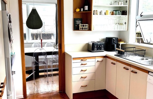 Otumoetai Maison | Charming 3-Bedroom Bungalow near CBD & the Mount