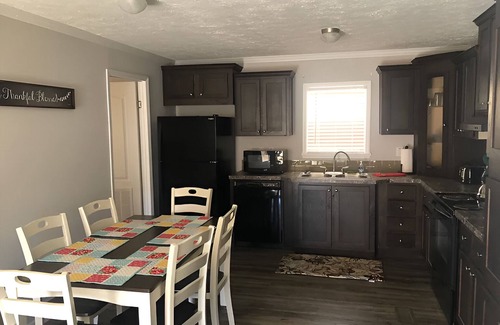 Candler Cabine | Charming 3-bedroom cabin with AC and WiFi
