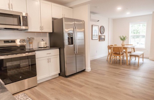 Jaffrey Copropriété | Charming 3-bedroom condo in peaceful Jaffrey with AC