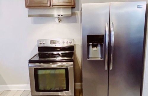 Euclid Copropriété | Charming 3-bedroom condo with WiFi and AC in pleasant Euclid