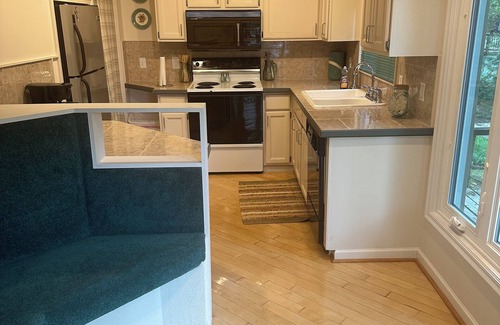 Brooklyn Cottage | Charming 3-bedroom cottage with WiFi and AC in welcoming Brooklyn