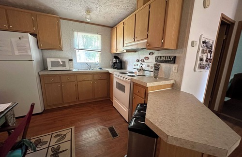 Valois Cottage | Charming 3-bedroom cottage with AC, WiFi in fabulous Hector.