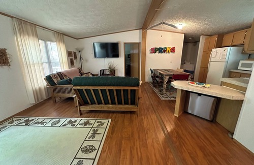 Valois Cottage | Charming 3-bedroom cottage with AC, WiFi in fabulous Hector.