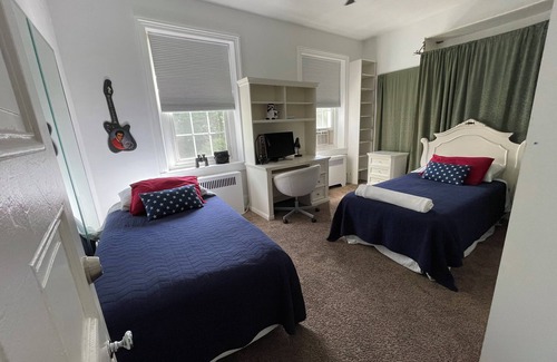 West Bristol Autre | Charming 3-bedroom farmhouse in Newportville with fast WiFi and AC