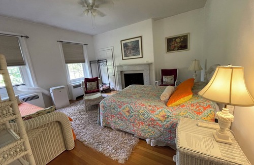 West Bristol Autre | Charming 3-bedroom farmhouse in Newportville with fast WiFi and AC