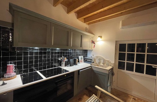 Allonnes Maison | Charming 3-bedroom Family Manor with AC and WiFi in Allonnes
