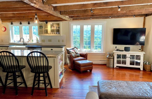 Monroe Bridge Autre | Charming 3-bedroom farmhouse in Colrain w/ gorgeous view/outdoor space