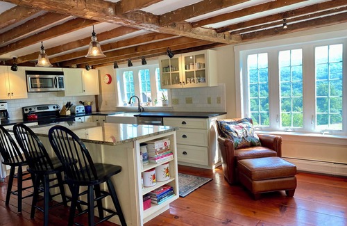 Monroe Bridge Autre | Charming 3-bedroom farmhouse in Colrain w/ gorgeous view/outdoor space