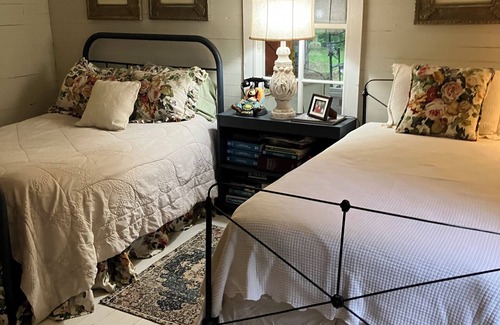 Preston Autre | Charming 3-bedroom farmhouse on the outskirts of Kemper and Noxubee County.